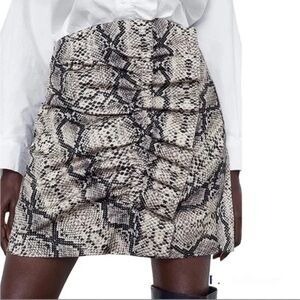 Zara Women Size M Snakeskin Animal Print High Rise Ruched Ruffle Mini Skirt